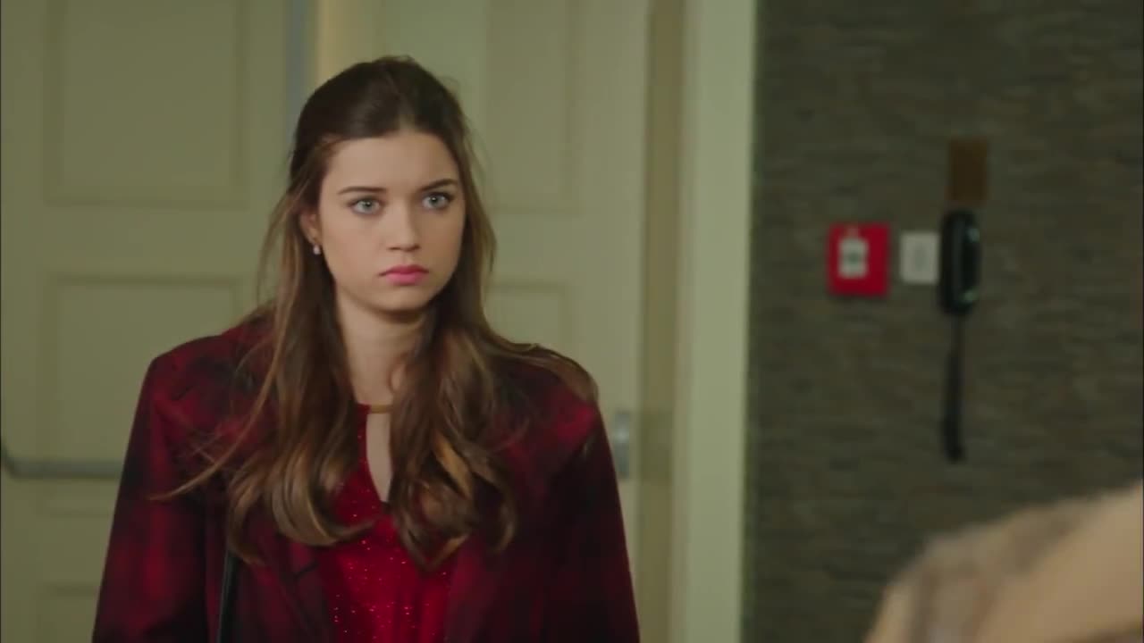Кадры из сериала Госпожа Фазилет и ее дочери 3 серия 1 сезон (2017)