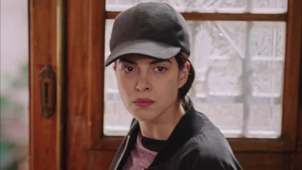 Кадры из сериала Госпожа Фазилет и ее дочери 10 серия 1 сезон (2017)