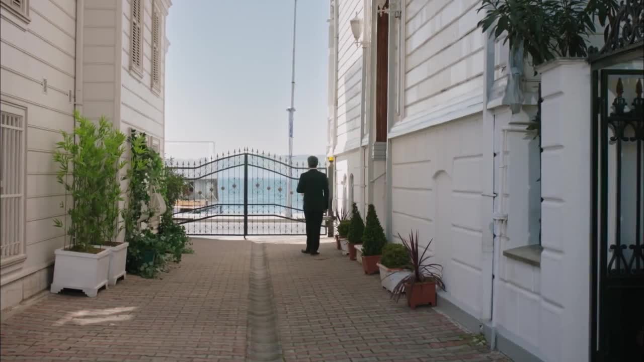 Кадры из сериала Госпожа Фазилет и ее дочери 25 серия 1 сезон (2017)