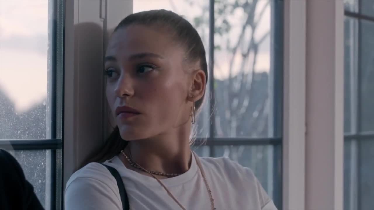 Кадры из сериала Фи, Чи, Пи 1 серия 2 сезон (2017)