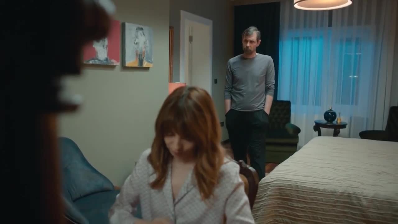 Кадры из сериала Бумажный дом 5 серия 1 сезон (2021)